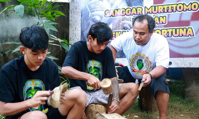 Minimnya keinginan dan minat milenial akan seni tradisional, membuat Wahid tergerak mendirikan Sanggar Murtitomo untuk tempat belajar dan berkreasi generasi muda.