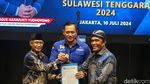 Momen AHY Serahkan Rekomendasi Pilgub untuk Khofifah hingga Adik Nazaruddin