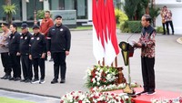 Jokowi berpesan agar kontingen Indonesia membawa pulang medali.