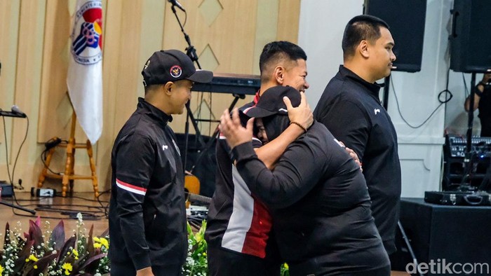 Momen Pengukuhan 29 Atlet Indonesia Jelang Olimpiade Paris 2024 Sebanyak 29 atlet Indonesia dikukuhkan jelang Olimpiade Paris 2024. Pengukuhan dilakukan oleh Menpora Dito Ariotedjo di gedung Kemenpora, Jakarta, Rabu (10/7/2024).