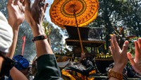 Sebelum Ngertakeun Bumi Lamba, upacara pertama yang dilakukan di Gunung Tangkuban Parahu dikenal dengan nama Kuwera Bakti Dharma Wisundarah.