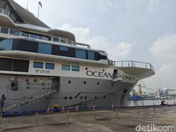 Intip Isi Kapal Canggih OceanX di Tanjung Priok
