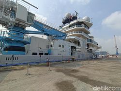 Intip Isi Kapal Canggih OceanX di Tanjung Priok