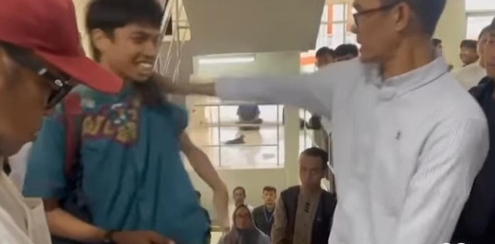 Oknum dosen terlibat cekcok dengan mahasiswa di kampus UNM gegara pembelian almamater.