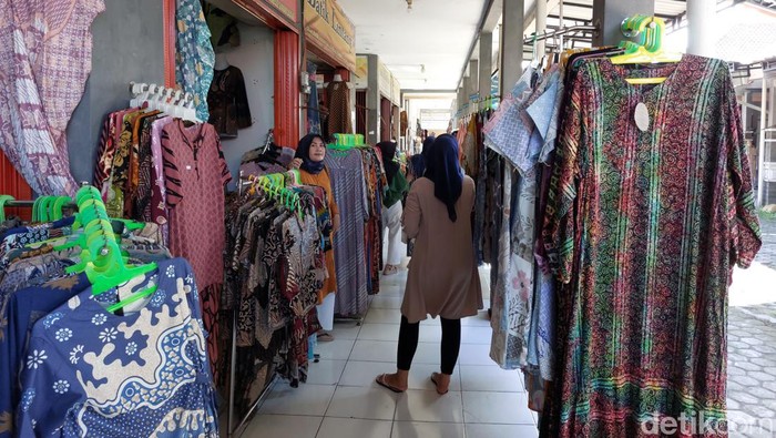 Pasar Batik Trusmi di Cirebon.