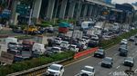 Penampakan Macet Panjang di Tol Dalam Kota Cawang Arah Kuningan