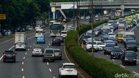 Sedangkan lalu-lintas tol dari Pancoran arah Cawang masih terpantau lancar.