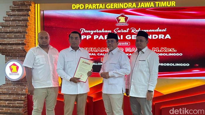 Penyerahan rekomendasi Gerindra kepada Gus Haris-Lora Fahmi yang bakal diusung di Pilbup Probolinggo 2024.