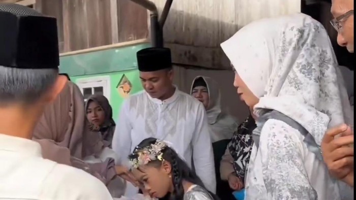 Pertunangan cilik di Muara Enim yang viral di media sosial.