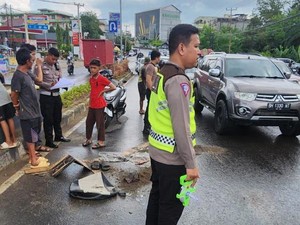 Pensiunan PNS di Jambi Tewas Terlindas Truk Usai Gagal Salip Mobil