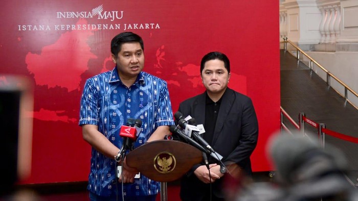 Ketua Umum PSSI, Erick Thohir, beserta Maruarar Sirait selaku Ketua Steering Committe (SC) Piala Presiden 2024 bertemu Presiden Indonesia Joko Widodo di Istana Negara, Jakarta, Rabu (10/7).