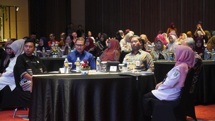 PJ Wali Kota Batu bersama perwakilan OJK dan Google.