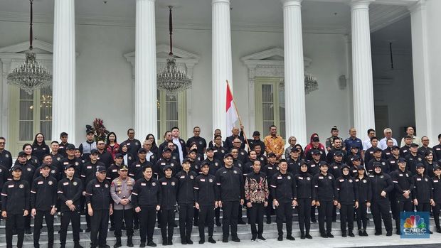 Presiden Joko Widodo lepas tim Indonesia menuju Olimpiade Paris 2024 di Jakarta, Rabu (10/7/2024). (վ/Emir Yanwardhana)