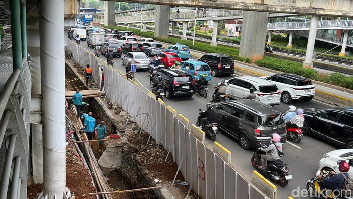 Keluhan Bermunculan Akibat Proyek Galian di Kuningan Jakarta Selatan