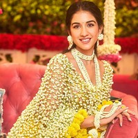 Radhika Merchant, calon menantu dari Nita dan Mukesh Ambani yang merupakan orang terkaya Asia itu menggelar upacara haldi atau semacam tradisi siraman khas India. Foto: dok. Instagram