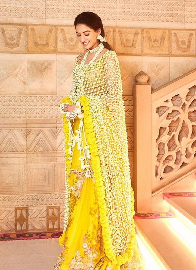 Keluarga Ambani yang membuat acara tersebut yang tidak hanya ditujukan untuk Radhika, namun juga calon suaminya, Anant Ambani. Acara tersebut digelar di rumah keluarga Ambani di Mumbai, India pada Selasa (9/7/2024). Foto: dok. Instagram