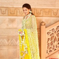 Keluarga Ambani yang membuat acara tersebut yang tidak hanya ditujukan untuk Radhika, namun juga calon suaminya, Anant Ambani. Acara tersebut digelar di rumah keluarga Ambani di Mumbai, India pada Selasa (9/7/2024). Foto: dok. Instagram