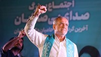 Pezeshkian merupakan pria 69 tahun keturunan Azeri dan Kurdi. Bahasa Persia bukan-lah bahasa ibunya. Fakta ini meningkatkan pamornya di mata kelompok minoritas Iran. Namun, hal ini sekaligus membuat dia rentan terhadap serangan xenofobia dari beberapa rival politiknya. Majid Asgaripour/WANA via Reuters