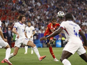 Spanyol Ungguli Prancis di Babak Pertama