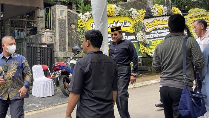 Suasana Rumah Duka Ayahanda Kadivhubinter Polri
