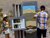 Turis Kunjungi Taman Nasional di California Saat Suhu Capai 53 Derajat