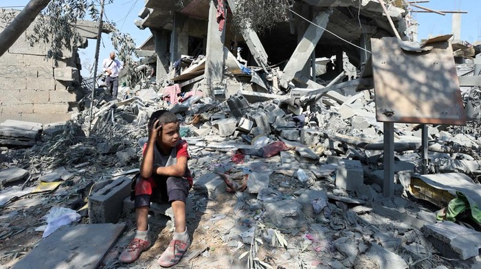 A Palestinian youth stands amid the rubble of a house destroyed in an Israeli strike, amid the Israel-Hamas conflict, in Nusairat refugee camp, in the central Gaza Strip, July 9, 2024. REUTERS/Ramadan Abed     TPX IMAGES OF THE DAY