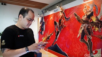 Noun Digital Indonesia sebagai official main partner pada game Honor of Kings (HoK) bersama Telkomsel melalui Dunia Games sebagai official top up partner menghadirkan Honor of Kings GraPARI Corner di Jakarta, Rabu (10/7/2024). Dengan menggandeng Telkomsel yang merupakan operator seluler terbaik diharapkan dapat memberikan pengalaman game dengan koneksi internet terbaik.