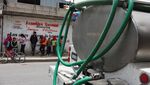 Warga Meksiko Antre Air Bersih dari Truk Tangki