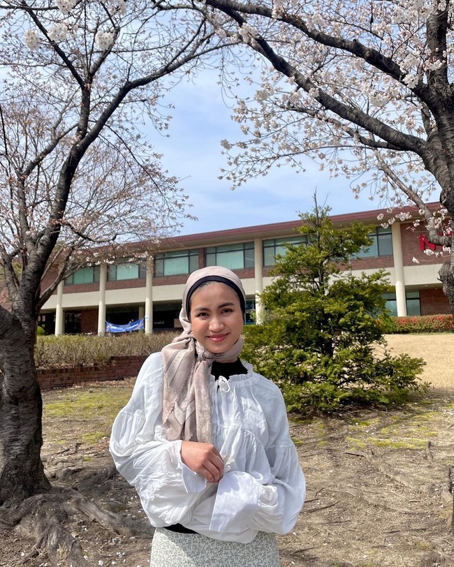 Hijab tampak tidak menghalangi aktivitas dan kreativitas Xaviera Putri di Korea Selatan. Sebelumnya, ia juga pernah mengambil kesempatan untuk melakukan pertukaran pelajar di Jerman tahun lalu. Foto: Instagram: @xavieraaputri