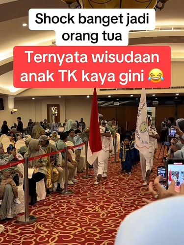 Acara wisuda anak TK mendadak jadi atensi warganet di media sosial.