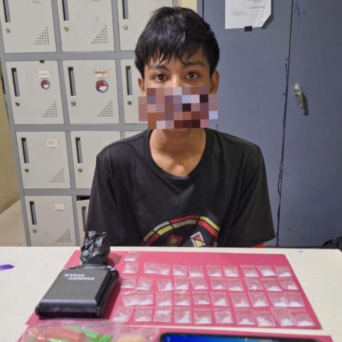 Anak putus sekolah di Kota Pangkalpinang, GP (15) ditangkap polisi kerena menyimpan sabu. Polisi menyita barang bukti 16,41 gram sabu.