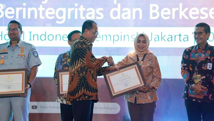 Sukses mendukung penyelenggaraan event Motocross Grand Prix (MXGP) Lombok 2024 seri pertama pada 29-30 Juni 2024 lalu yang digelar di Sirkuit Selaparang, Mataram, Nusa Tenggara Barat, PT ASDP Indonesia Ferry (Persero) siap mendukung kembali perhelatan MXGP Seri ke-2 pada 6-7 Juli 2024 mendatang yang siap mengoperasikan 23 unit kapal dari Pelabuhan Padangbai-Bali ke Pelabuhan Lembar-Lombok.