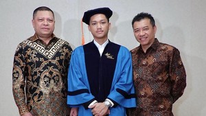 Azriel Hermansyah juga memajang foto bersama dengan Raul Lemos dan Anang Hermansyah. Foto: dok. Instagram Azriel Hermansyah
