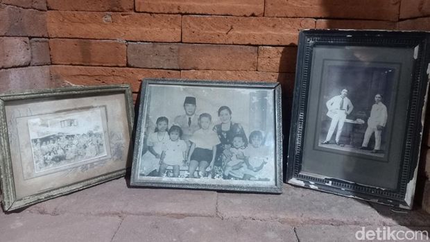Beberapa koleksi foto Bung Karno di Museum Agung Bung Karno.