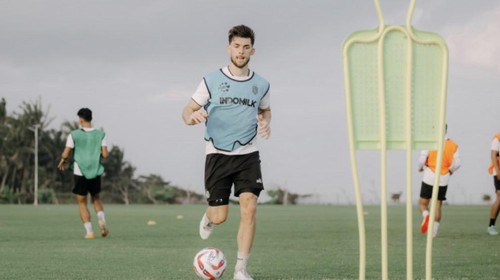 Brandon Wilson saat latihan bersama skuad Bali United.