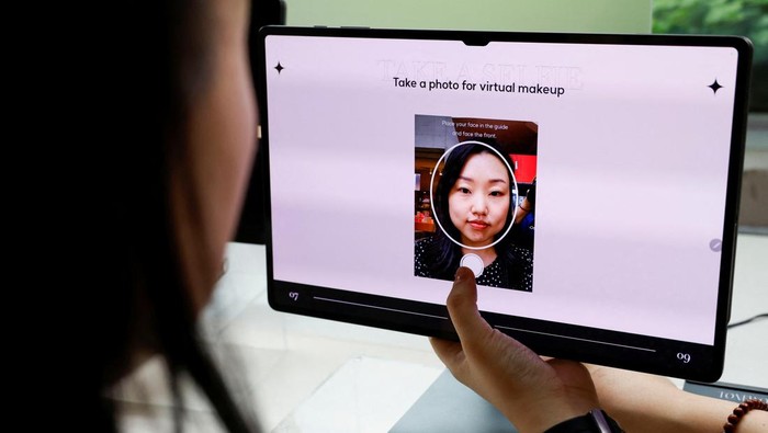 Kwon You-jin, 32, a house wife, gets skin color analysing using AI technology, to get an optimal foundation shades recommendation at Amore Seongsu in Seoul, South Korea, June 7, 2024. REUTERS/Kim Soo-hyeon