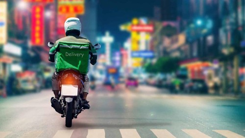 Dapat Tip Rp 1,7 Juta Saat Antar Makanan, Driver Ojol Ini Kembalikan Uangnya!