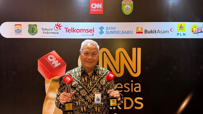 Dirut BSB menerima 2 penghargaan dari CNN Indonesia Awards  2024