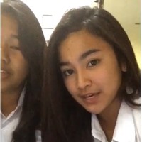 Inilah wajah polis Mahalini pada 2015. Dengan seragam SMA, Mahalini sejak remaja sudah memiliki rambut panjang. Penampilan naturalnya tersebut tetap terlihat cantik. Foto: dok. Instagram @mahaliniraharja