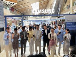 Aksi Anya Geraldine Sampai Reza Rahadian di Samsung Galaxy Experience Space