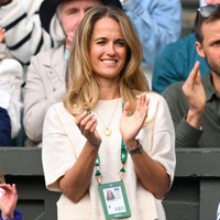 Dari jajaran istri petenis senior, hadir pula Kim Sears yang bersolek dengan tampilan sederhana nan elegan. Wimbledon 2024 menjadi yang terakhir bagi Andy Murray setelah memutuskan untuk pensiun.  (Foto: Karwai Tang/WireImage)