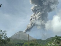 Hujan Pasir di Permukiman Warga Imbas 2 Kali Letusan Gunung Lewotobi