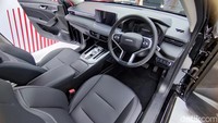 Sebagai mobil mass-premium, kendaraan tersebut menawarkan interior yang mewah dan elegan. Foto: Septian Farhan Nurhuda / detikOto