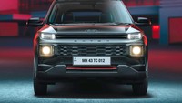 Secara desain, tak ada yang baru dari Exter Knight. Kendaraan tersebut mengusung tampilan khas SUV B-segment yang tak terlalu bongsor dan penuh lekukan. Lampu utamanya dirancang minimalis dengan pola ‘H’ dan grilnya yang sederhana dibuat terhubung dengan foglamp. Foto: Doc. Hyundai.