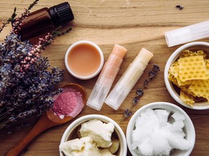 10 Masker Alami Atasi Bibir Hitam dan Kering, Bisa Bikin Sendiri di Rumah