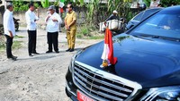 Jokowi mengatakan dirinya sengaja untuk menghentikan laju kendaraannya untuk melihat kondisi jalan yang dilintasi.