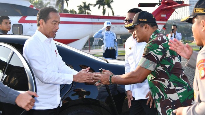 Presiden Joko Widodo Berkunjung ke Lampung dengan Helikopter Canggih untuk Resmikan Fasilitas Kesehatan