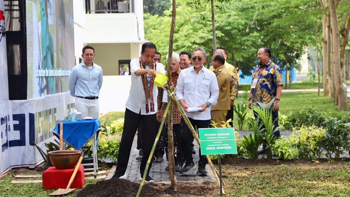 Jokowi Resmikan Jokowi Learning Center SMA Kebangsaan Presiden Joko Widodo meresmikan Jokowi Learning Center SMA Kebangsaan, Lampung Selatan, Lampung. Jokowi terkejut dengan fasilitasnya yang modern.