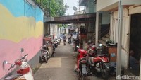 Dirinya kerap membawa sang putri berenang di Kampung Main Cipulir, sudah kesekian datang untuk membuat sang anak bahagia. Pemilihan tempat berlibur ke Kampung Main Cipulir ini karena jarak yang tak terlalu jauh dari rumahnya, selain itu juga sang anak senang ketika berenang di tempat ini.