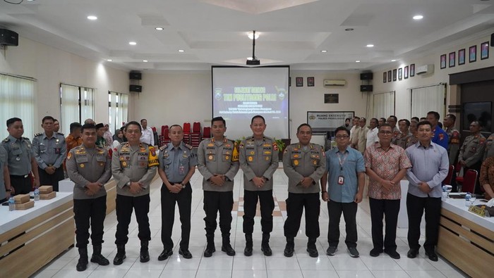 Kedatangan Kapuslitbang dan para rombongan disambut Kapolres Probolinggo AKBP Wisnu Wardana
